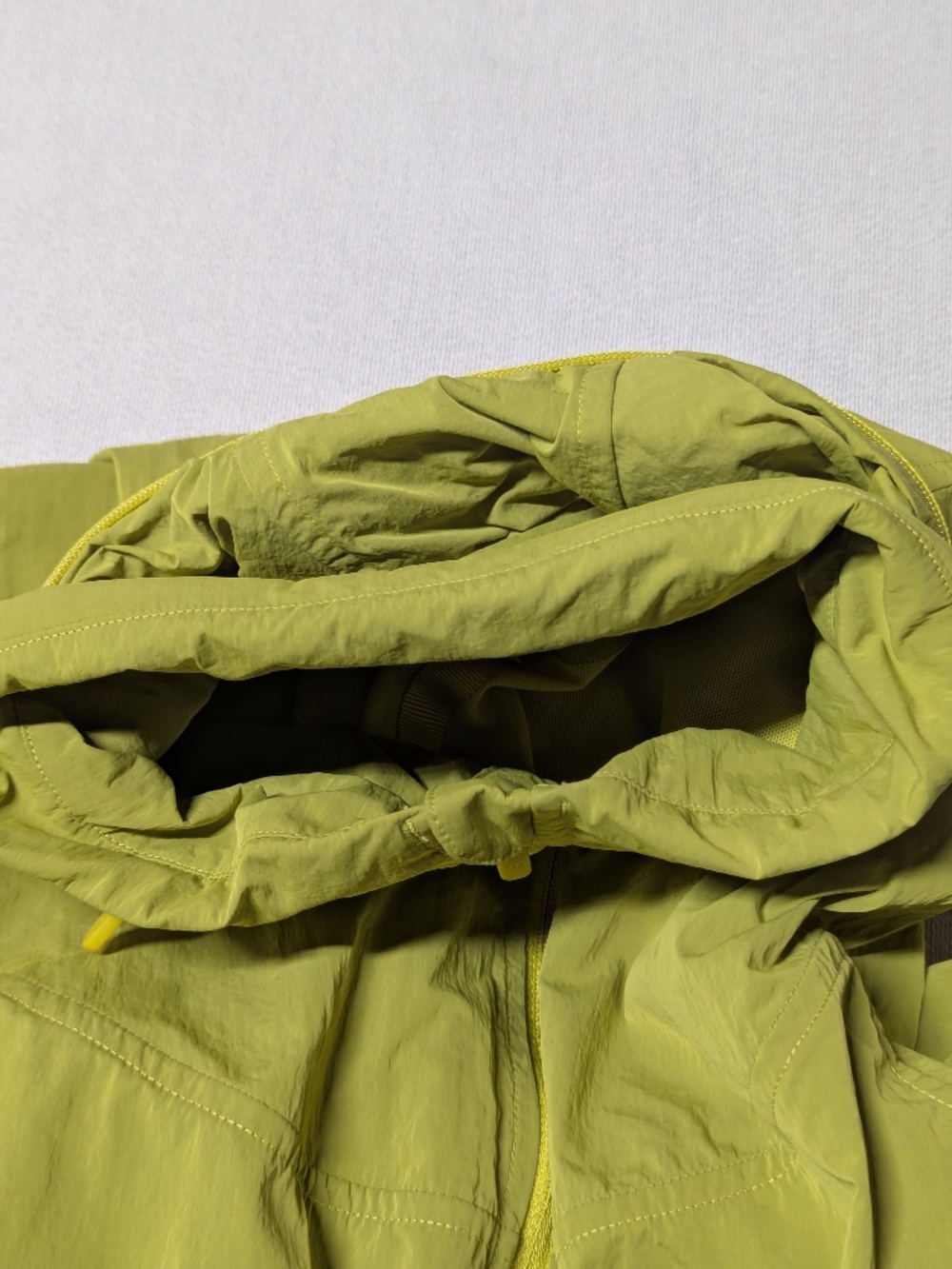 Lululemon Lightweight Hooded Jacket - Size 4 - Picture 9 of 16